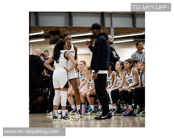 库兹马回忆初次与科比共进晚餐的震撼瞬间如同摩西分红海般神圣